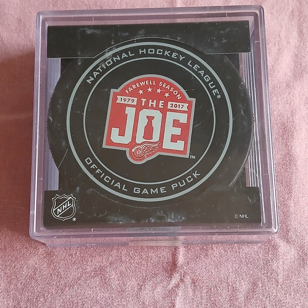 NHL Official Game Puck - Black